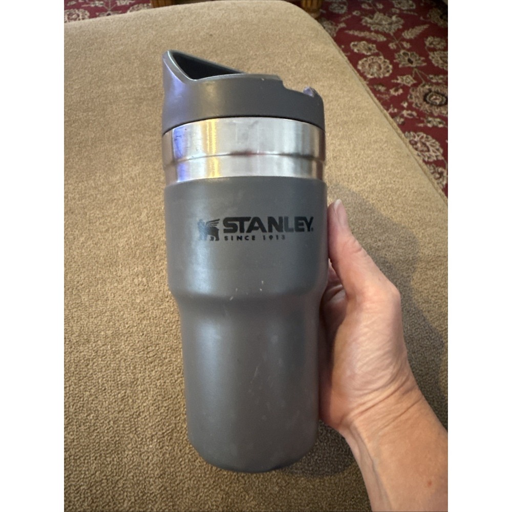 Stanley IceFlow Flip Straw Tumbler 20 oz Dark Grey Insulated (TD)